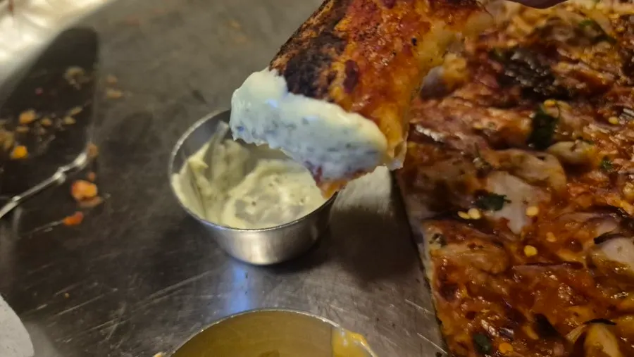Pizza crust edge with aioli and cheese sauce