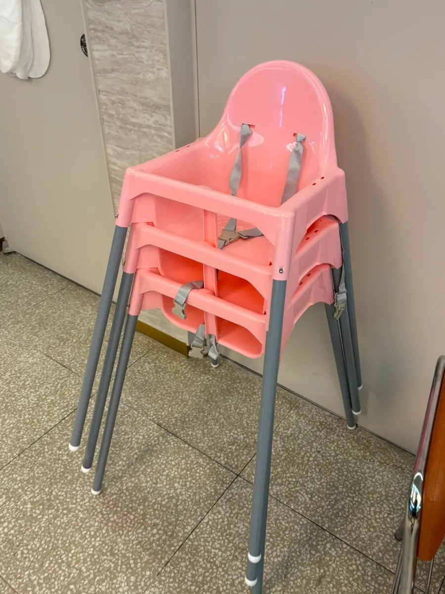 High chair inside Narae Jokbal