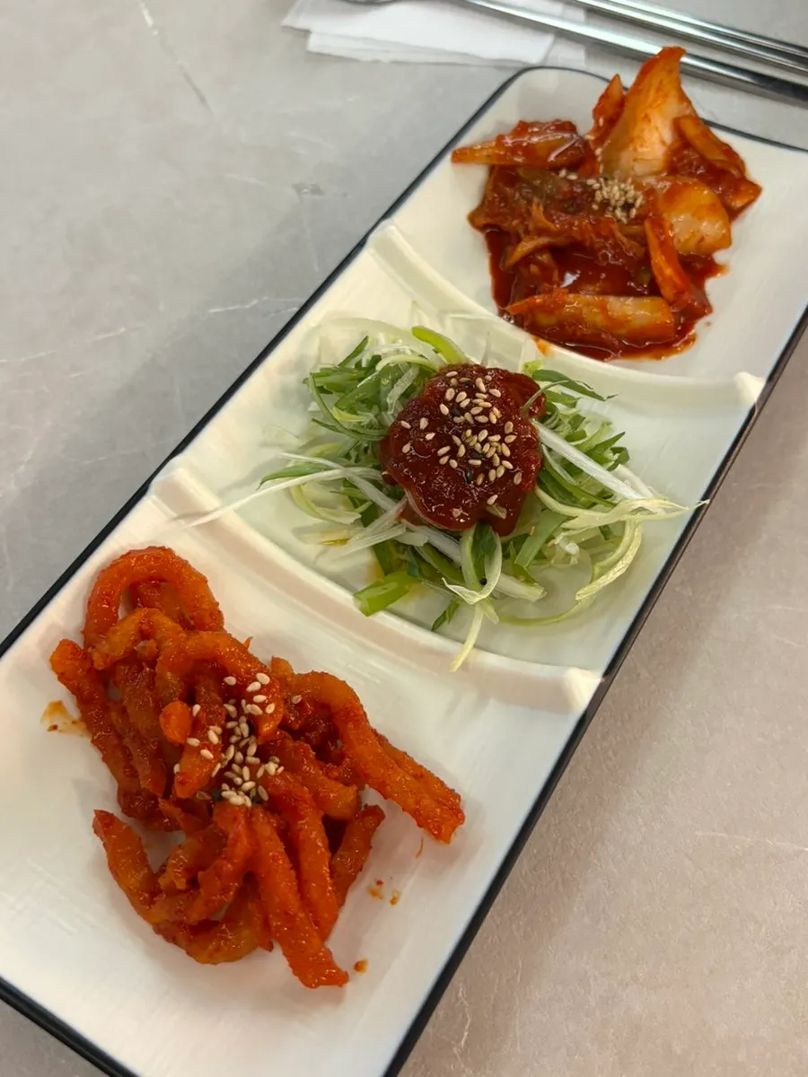 Self-service corner for extra side dishes