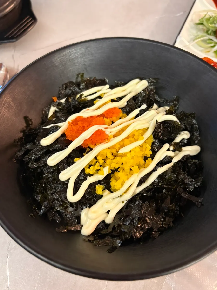 Makguksu served as a complimentary basic side
