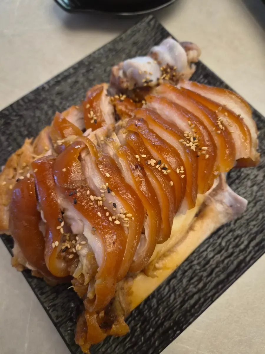 Tender, chewy jokbal with no off smell