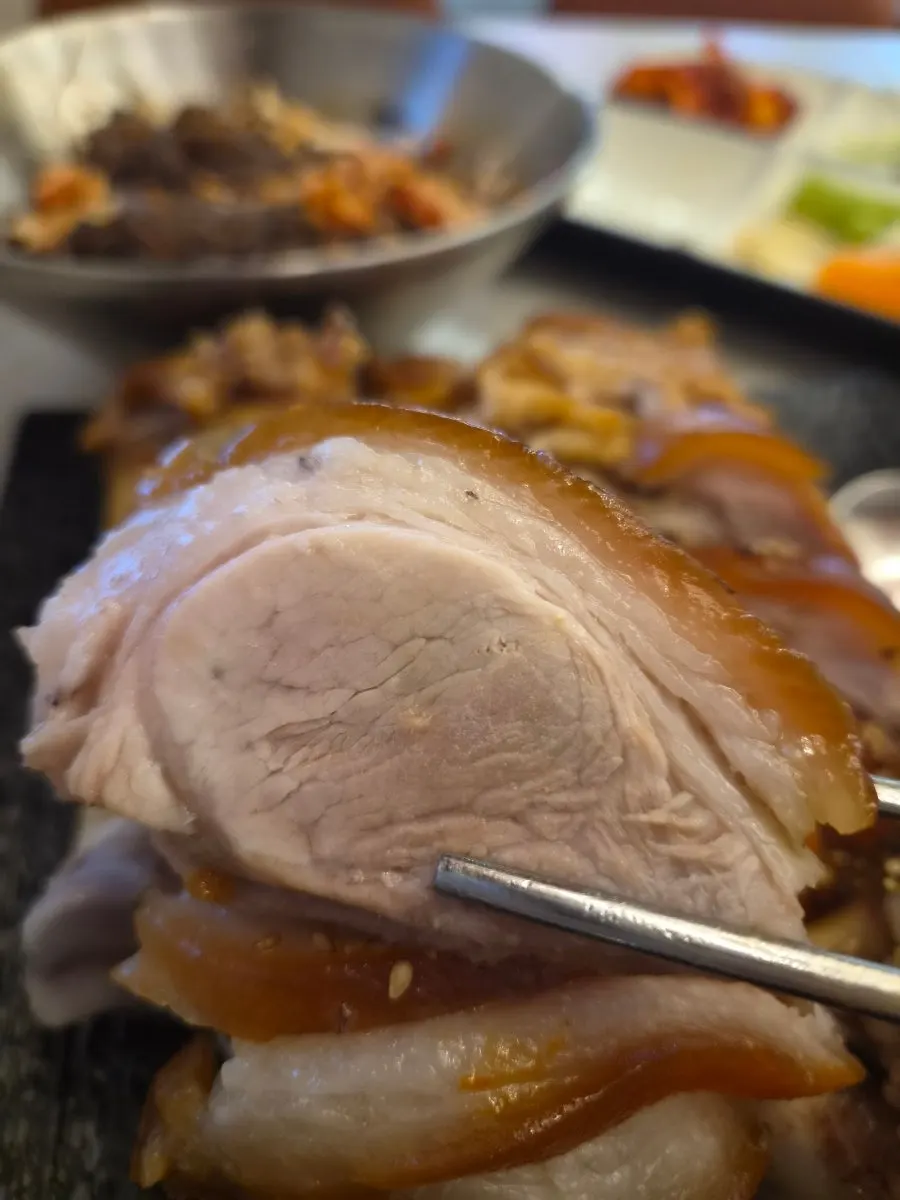 Self-service bar for side dishes