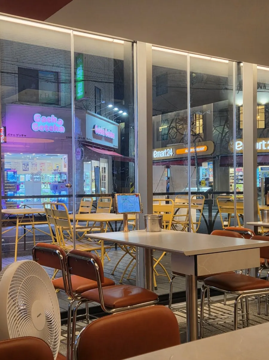 Clean and pleasant restaurant space
