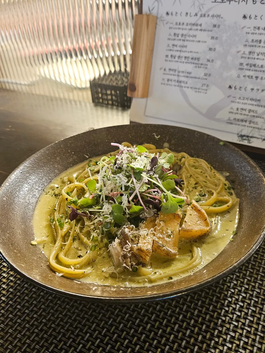 Another photo of abalone innards pasta