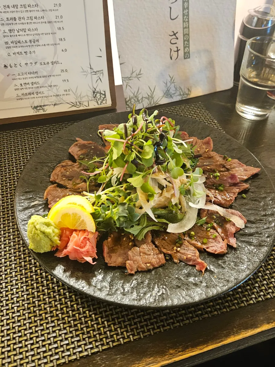 Tender beef tataki