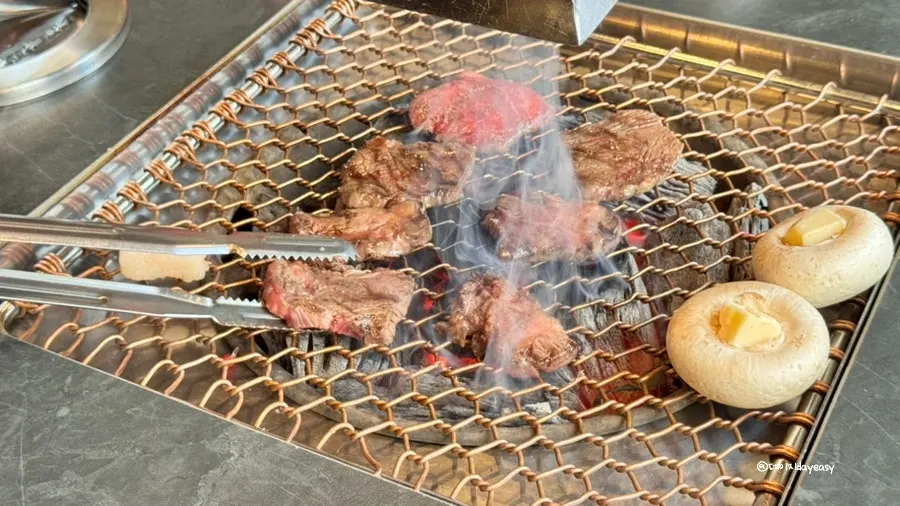 Sirloin and wine-marinated short rib, the two cuts