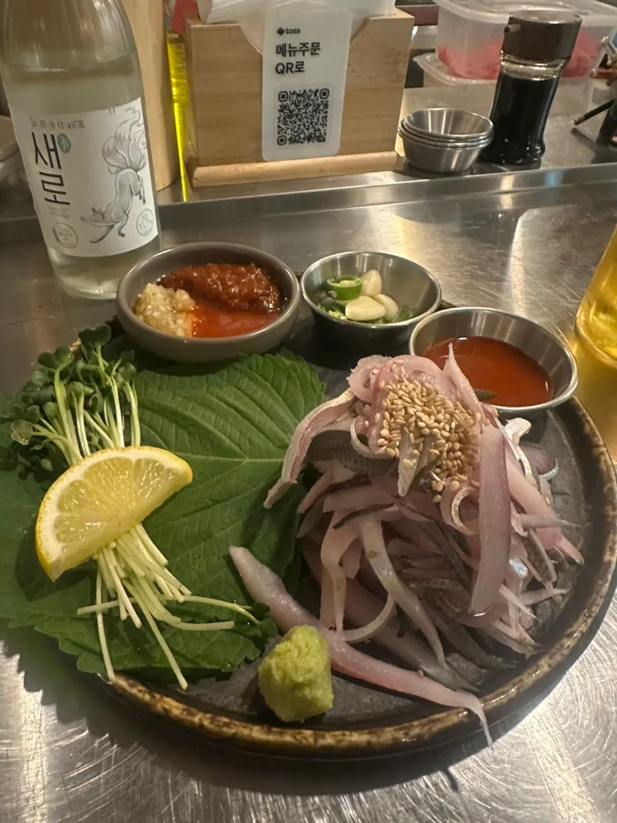Makjang, chogochujang, garlic and other sides for the gizzard shad sashimi