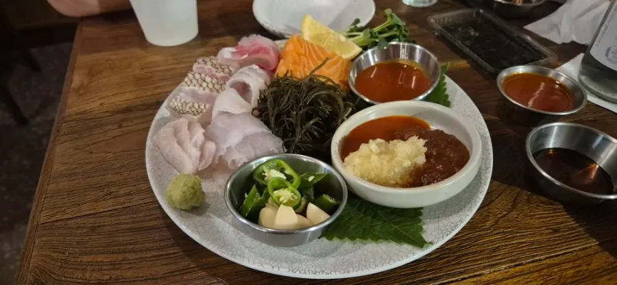 거꾸로 놓아준 새로 소주병