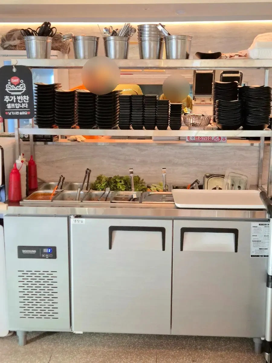 Self-serve side dish bar at Narae Jokbal