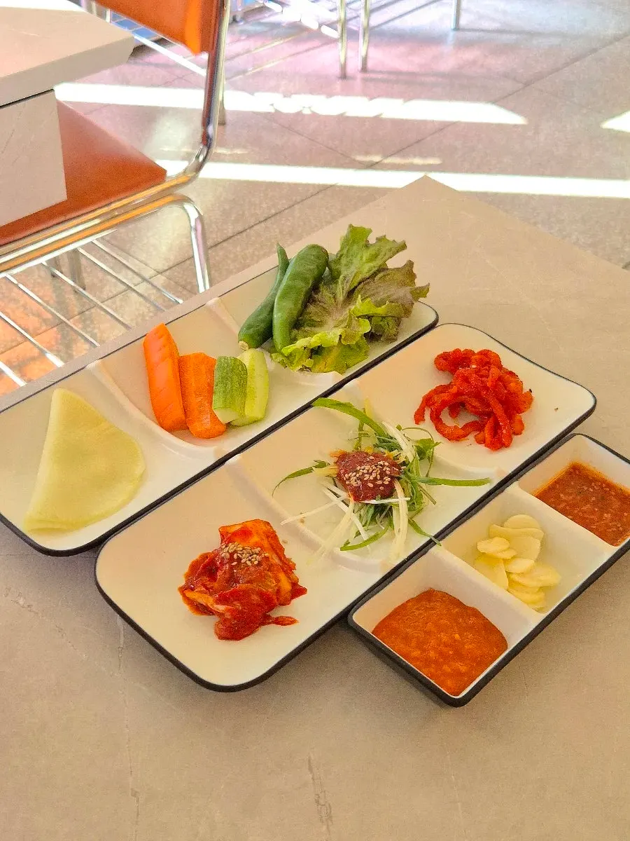 Basic side dishes spread at Narae Jokbal