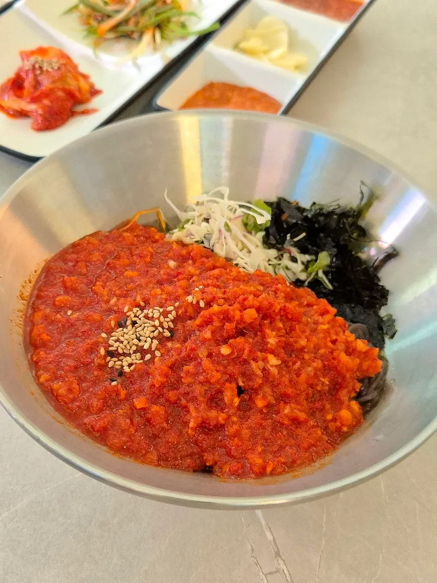 The complimentary fresh-fruit makguksu