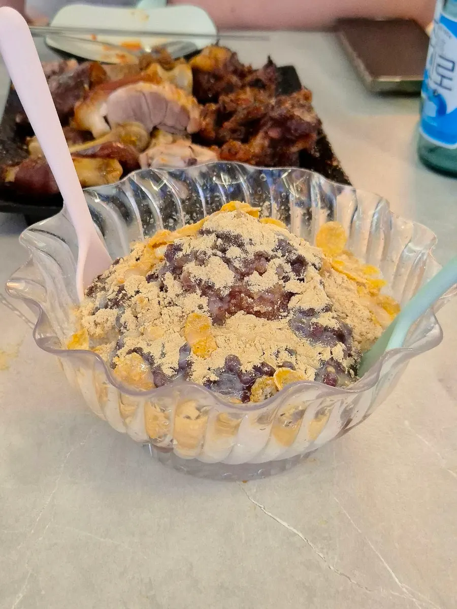 Old-style dessert shaved ice topped with red beans, cereal, and roasted grain powder
