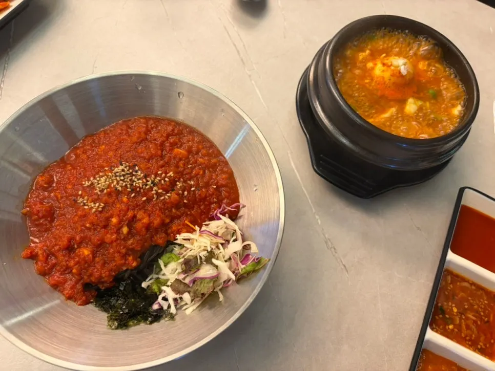 기본으로 제공되는 생과일 비빔막국수