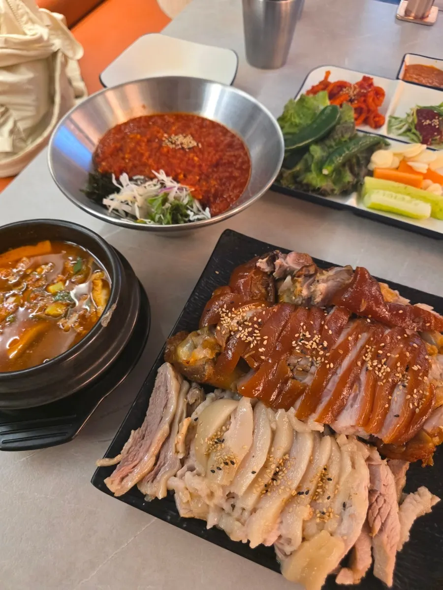 부드러운 나래족발 보쌈 고기