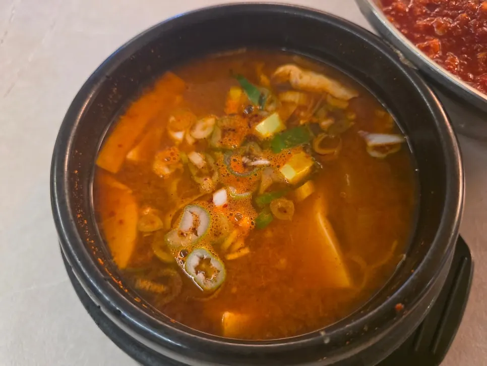 얼큰한 순두부 국물