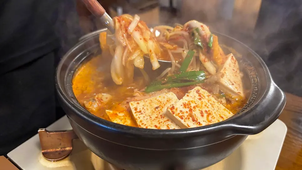 사장님이 세팅을 마친 곱창전골