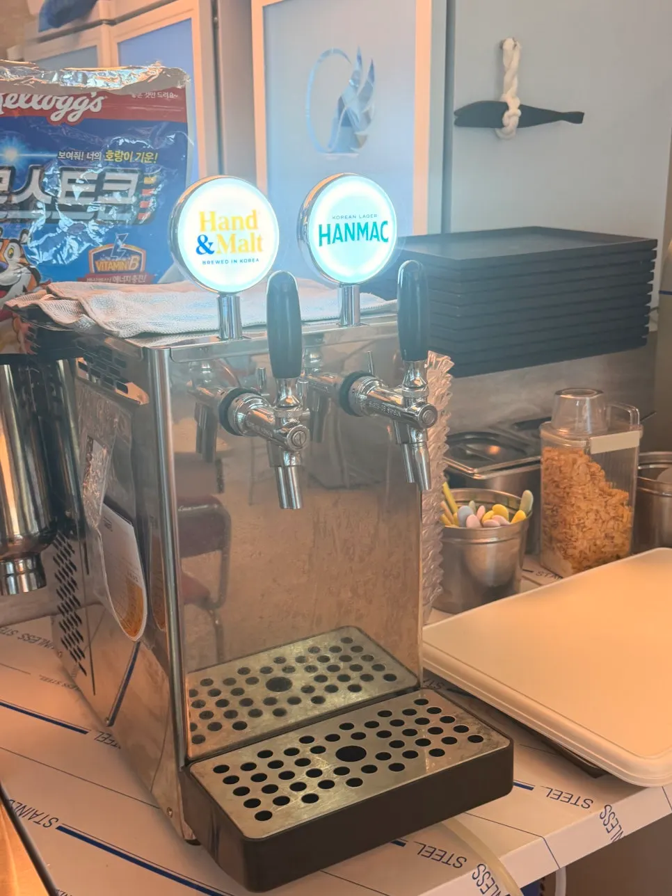 Draft beer machine at Narae Jokbal's self-bar