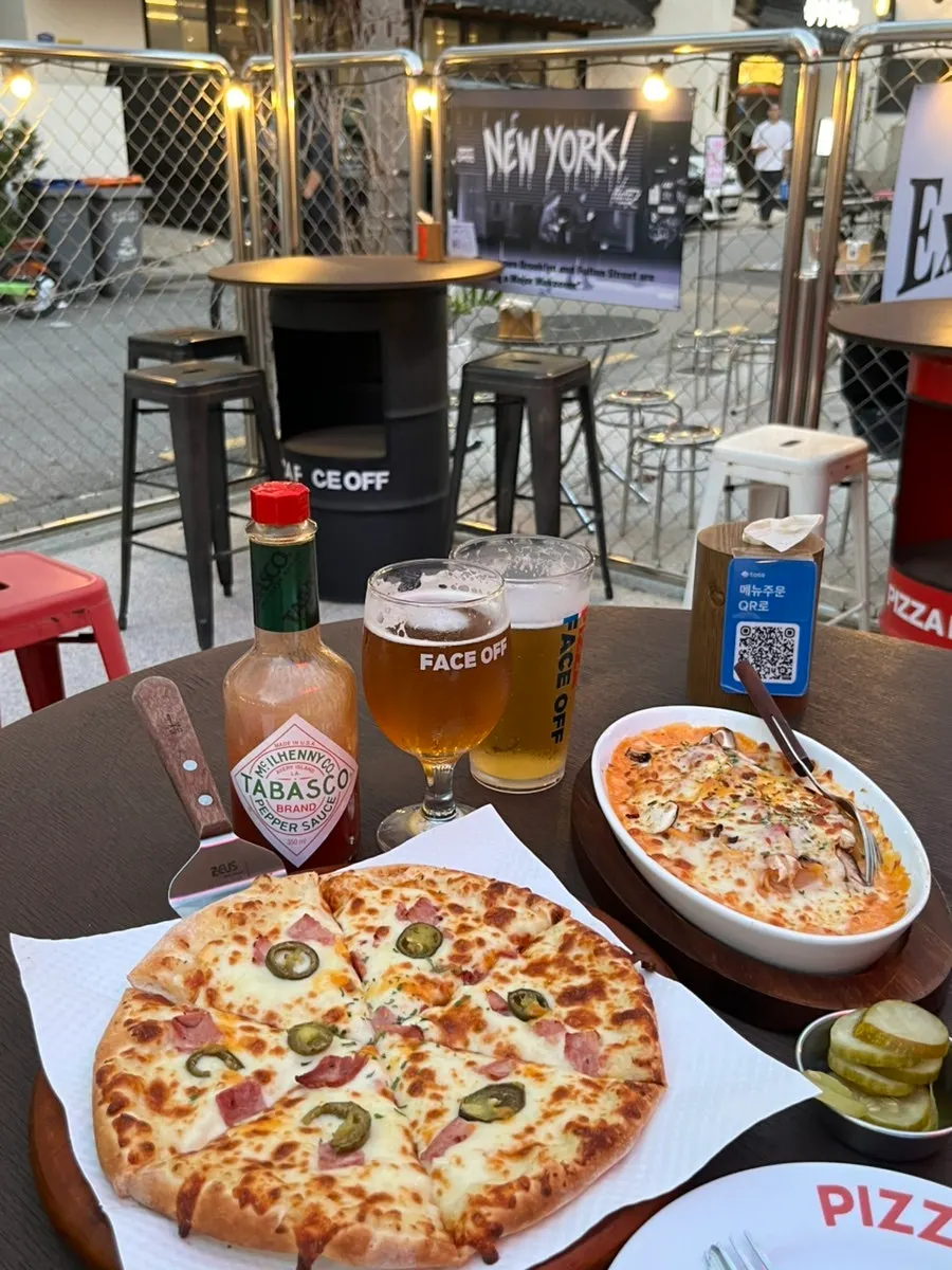 Outdoor table atmosphere before ordering