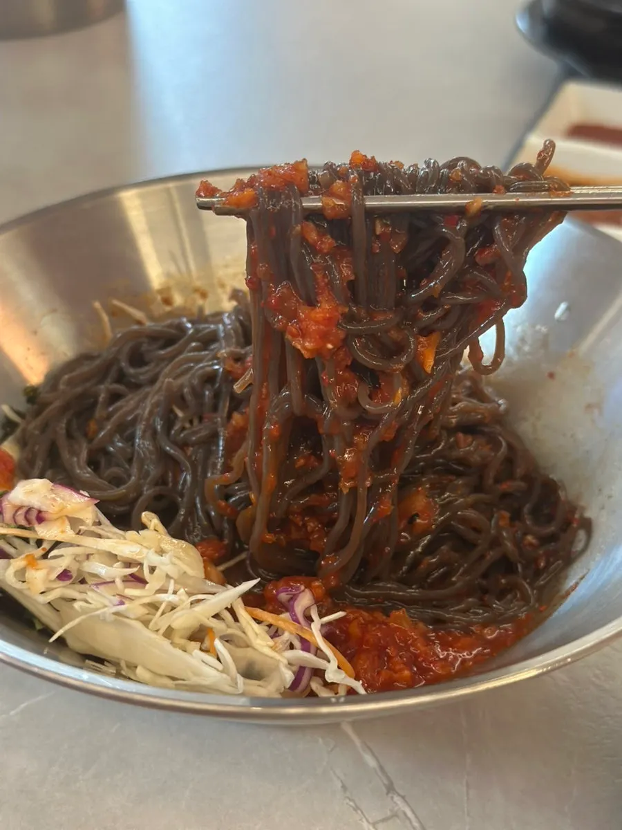 서비스로 나온 생과일 막국수
