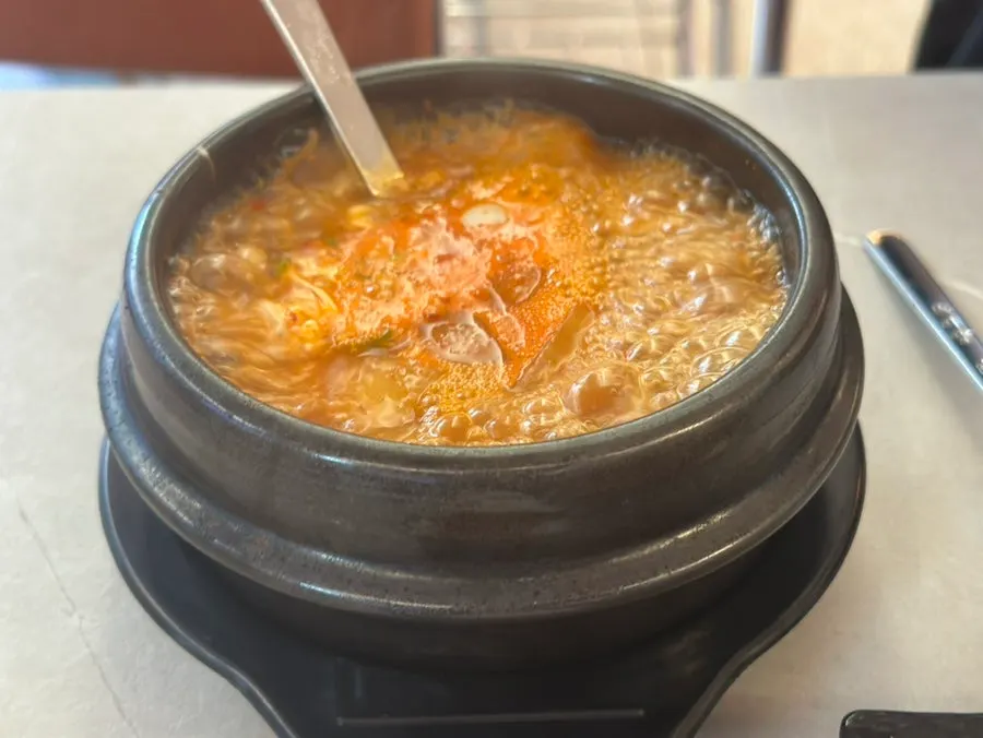 족발과 막국수를 함께 먹는 한 상