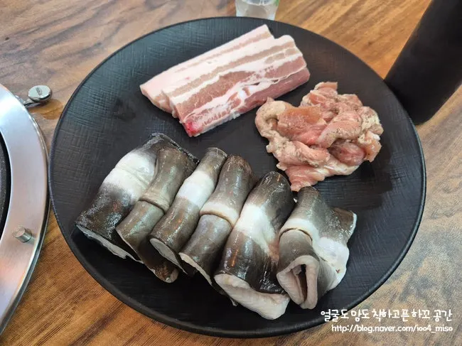 First plate of eel and meat served