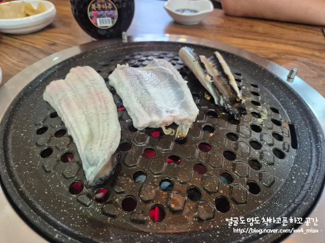 Freshwater eel grilled skin-side first and cut