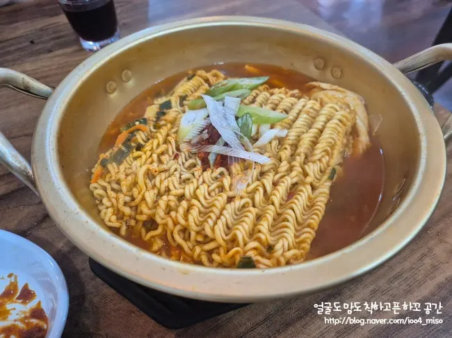 Spicy ramyeon served cooked chewy