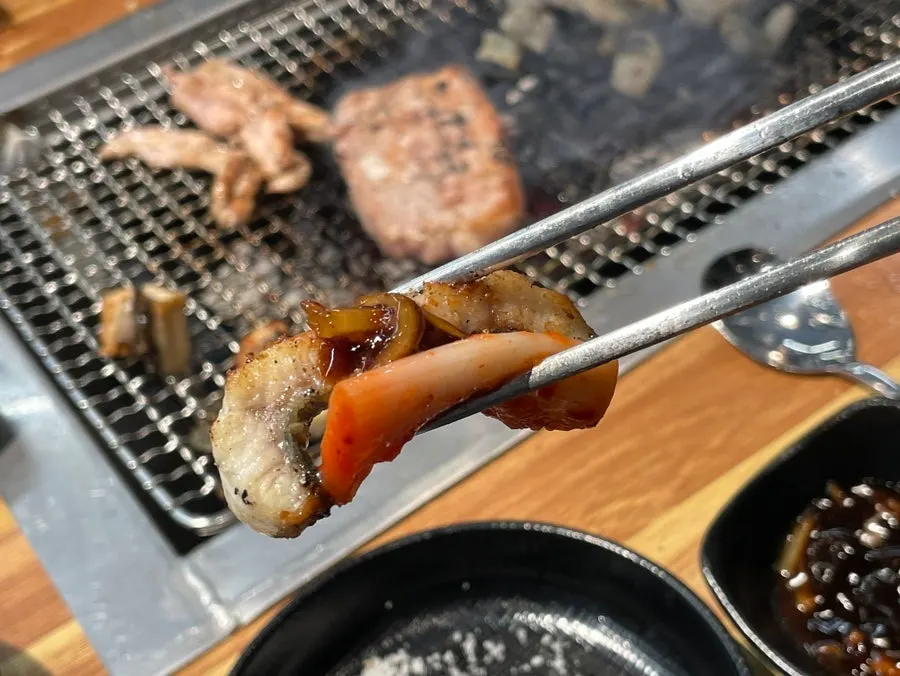 매콤한 파김치와 함께 먹는 장어구이