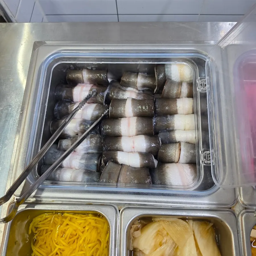 Lettuce wraps and basic side dishes at the self-serve bar