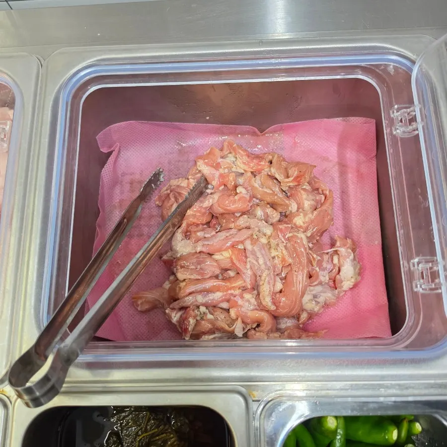 Baek-kimchi and pickled onions among the self-serve side dishes