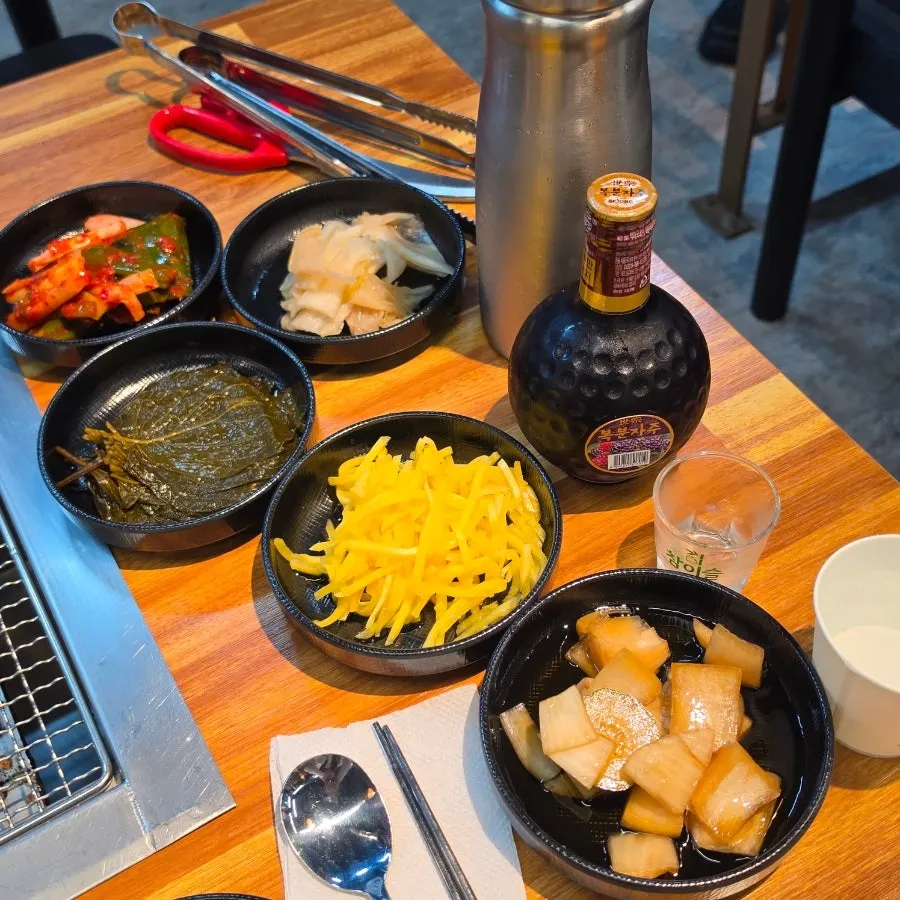 Basic table setting served alongside the grilled eel