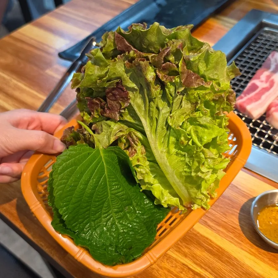 Ginger strips and pickled perilla leaf side dishes