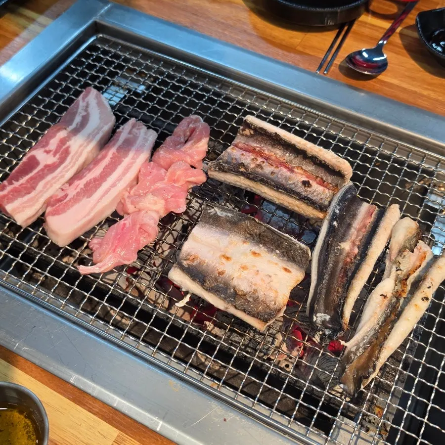 Freshwater eel, raw pork belly, and duck neck set