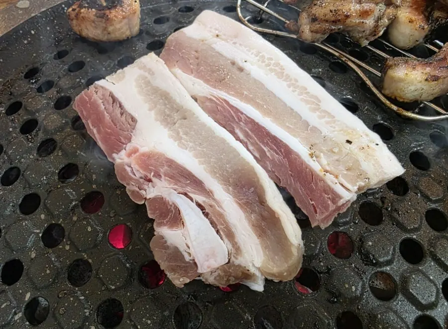 익은 닭목살 클로즈업