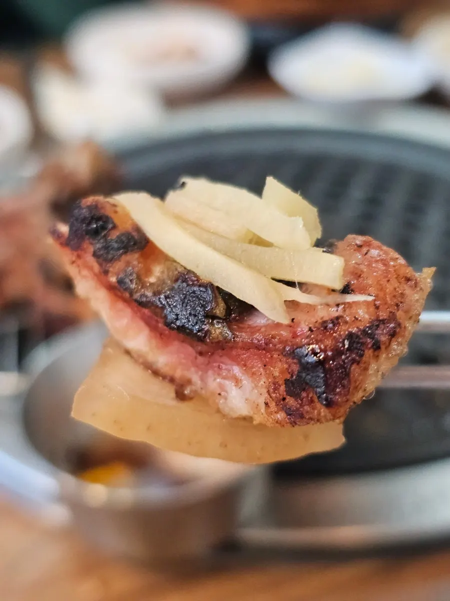 A piece of grilled eel that's tasty even eaten plain