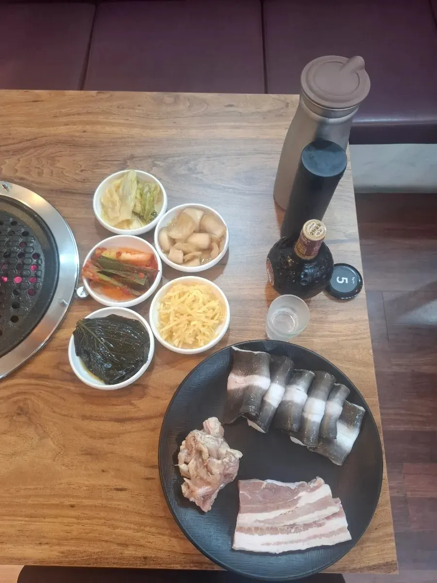 테이블 간격이 넓은 송림복장어 동래점 좌석
