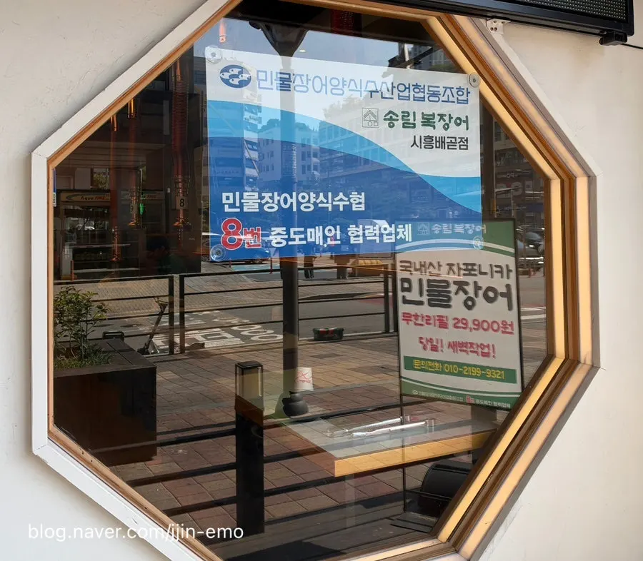 Restaurant sign as seen from the one-way street