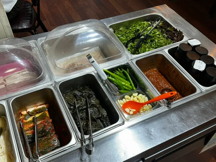 Pickled perilla leaves, green onion kimchi, and other side dishes