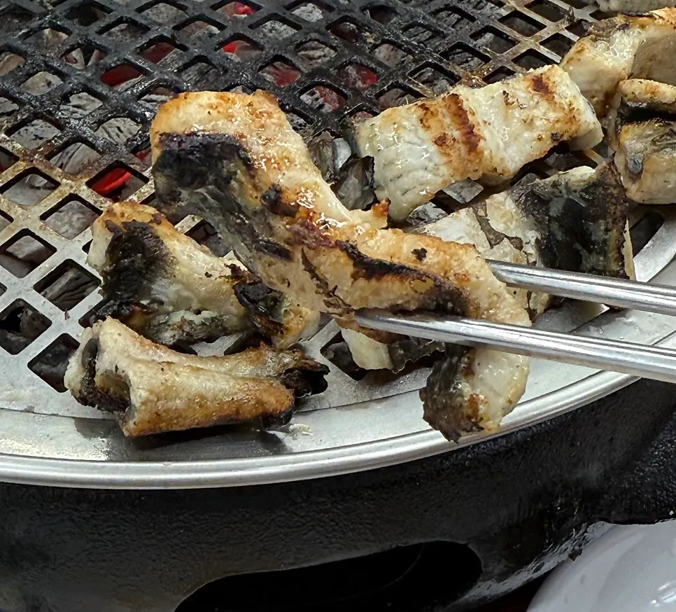 A piece of eel topped with ginger