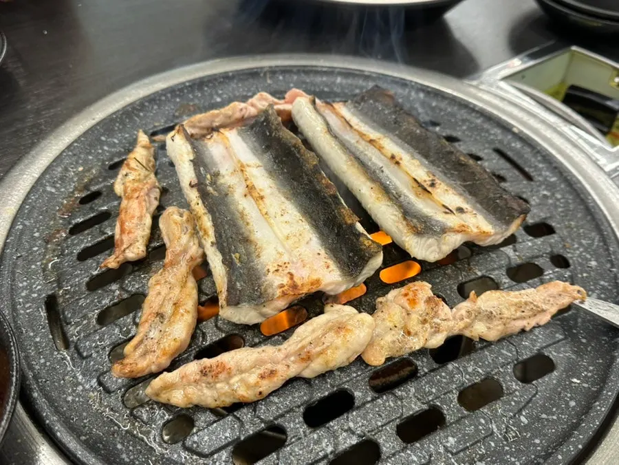 리필한 장어와 닭목살 구이