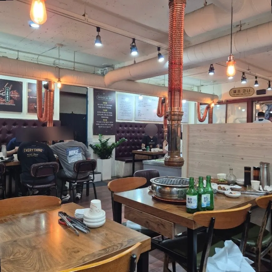 Ventilation system and charcoal grill installed at each table