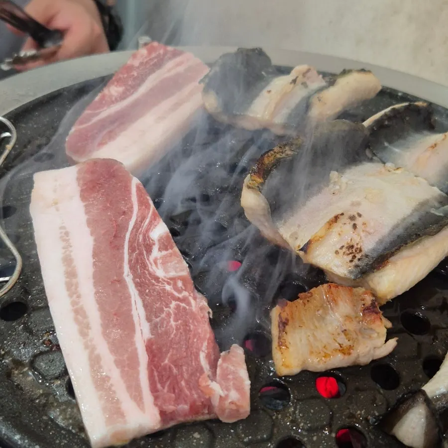 Domestic eel and pork grilled together over charcoal