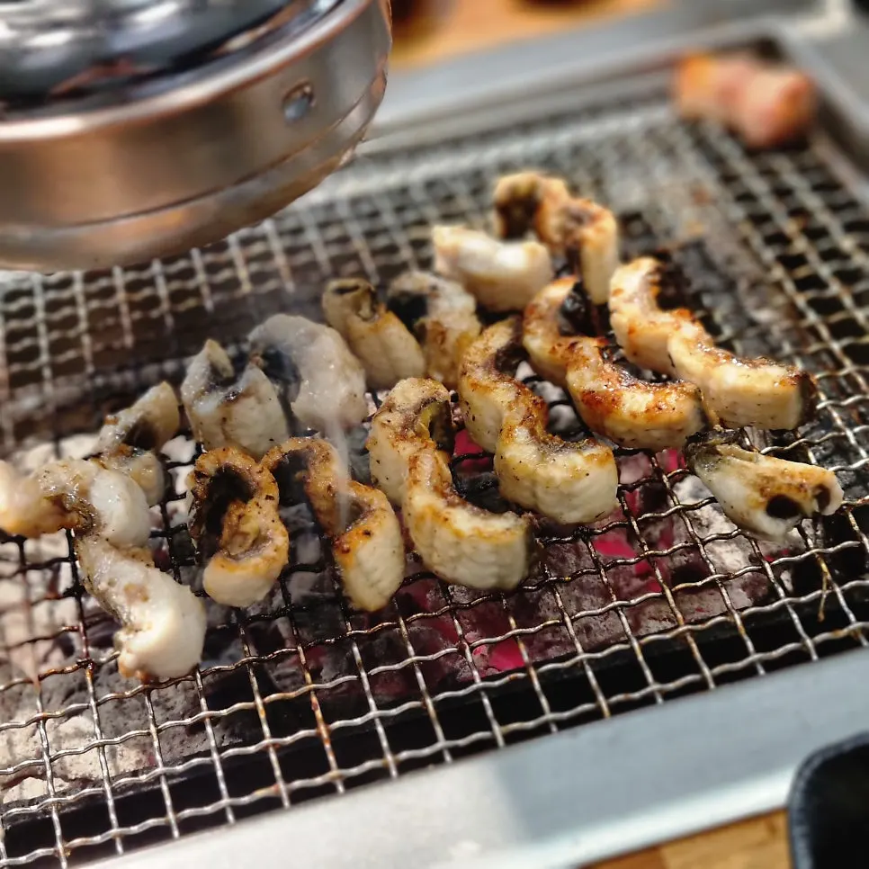 식사를 마친 장어 무한리필 테이블