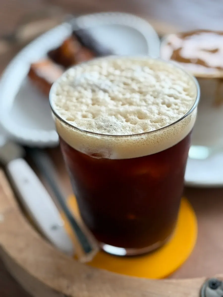 Several kinds of financiers and drinks