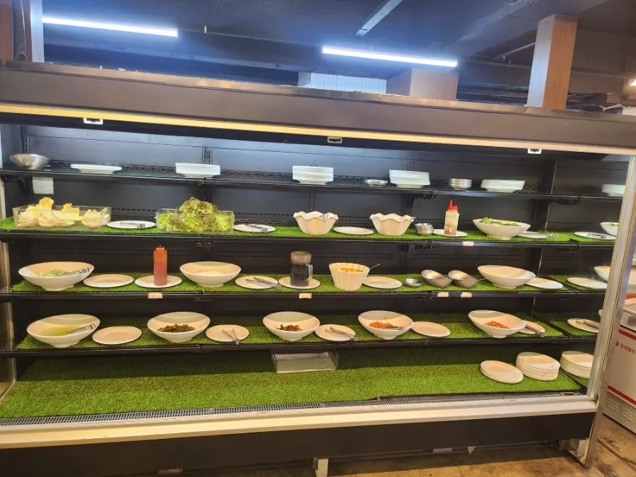 고기 곁들임 셀프바 구성