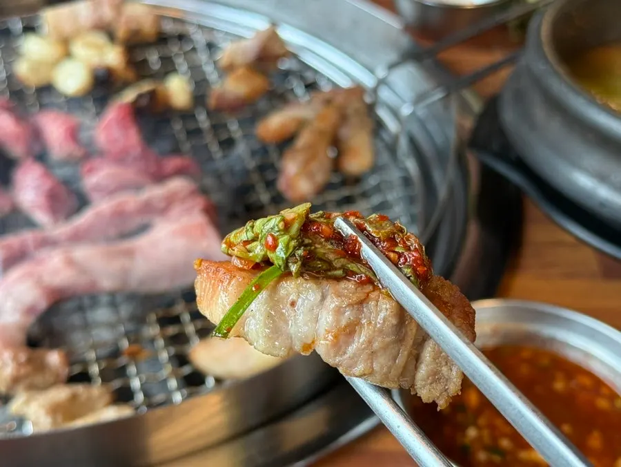 숯불에 구운 생삼겹살