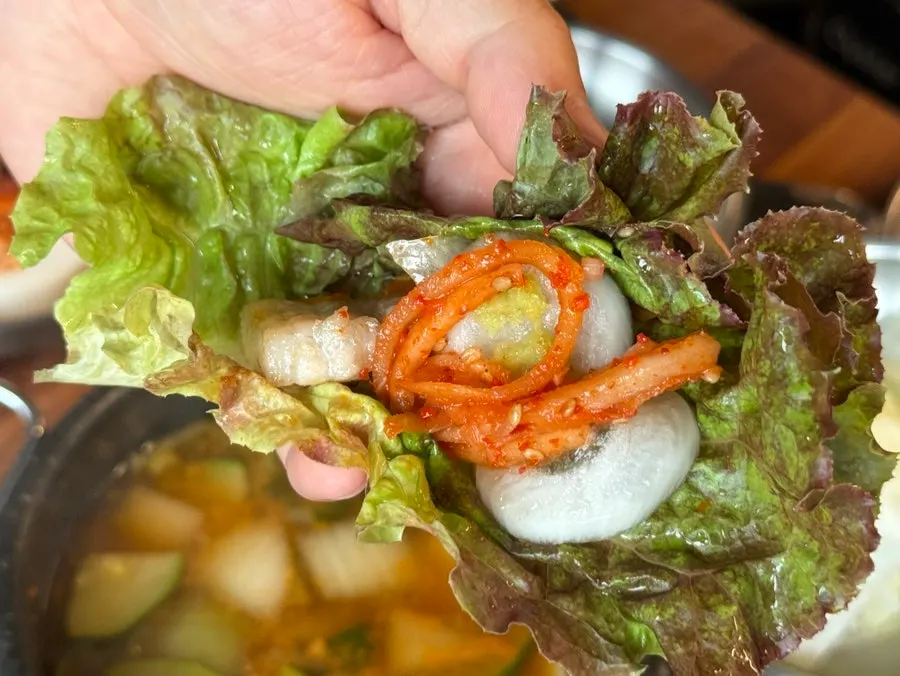 쌈채소와 삼겹살