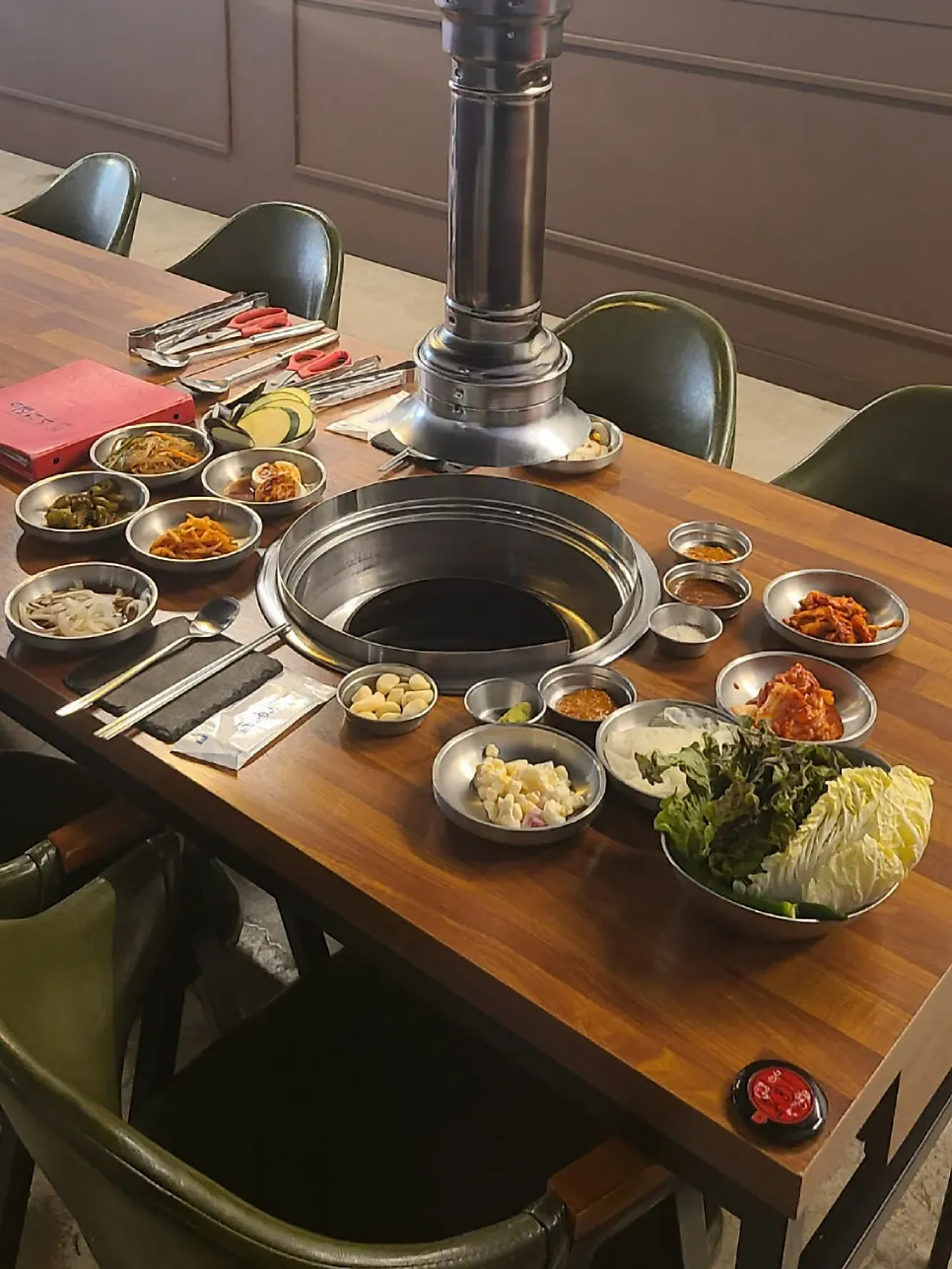 Self-bar with tteokbokki and cream soup at Jugeokjip