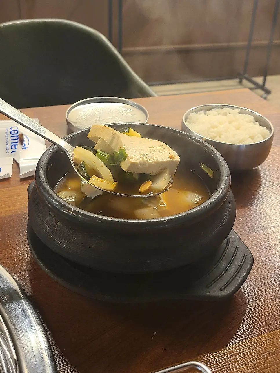 A fully grilled piece of jugeoksal