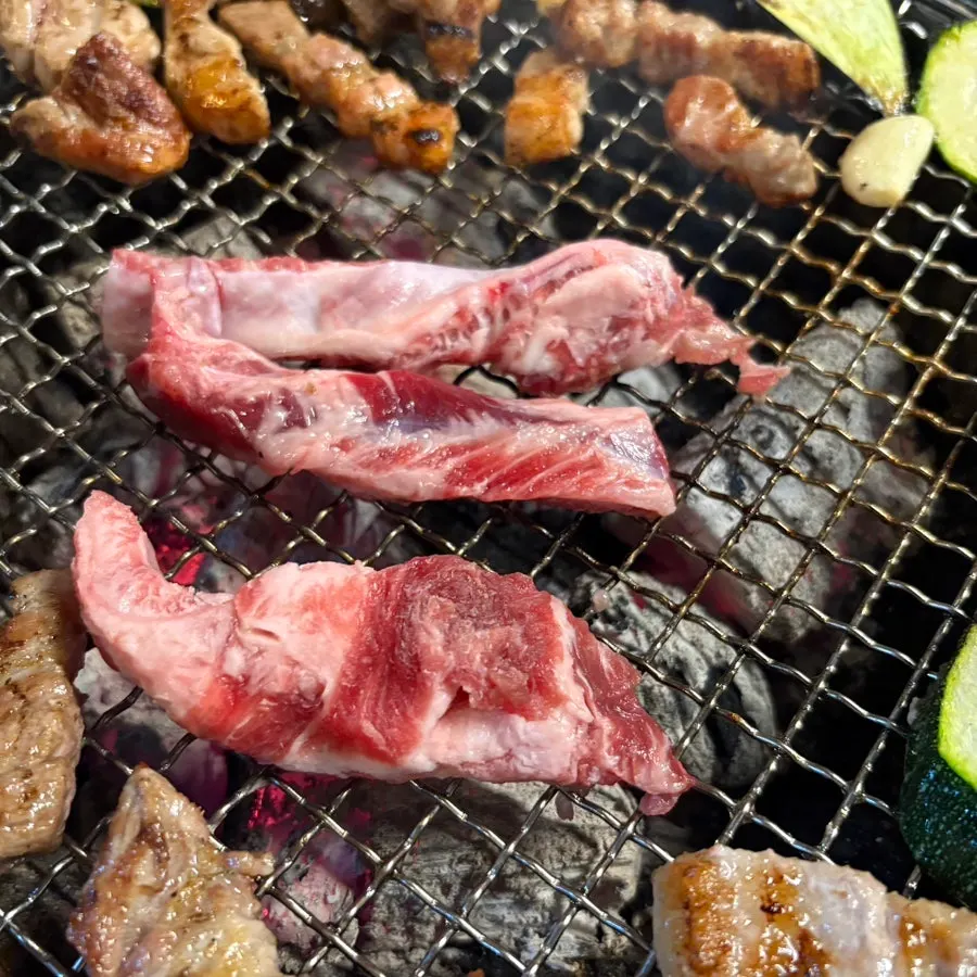 주걱집 소주와 테이블